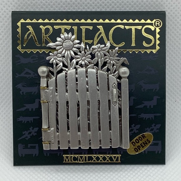 JJ Garden Gate / Bunny Rabbit Brooch - Picture 2 of 6